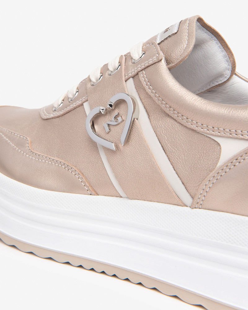 Nero Giardini sneakers donna in pelle laminata col. osso