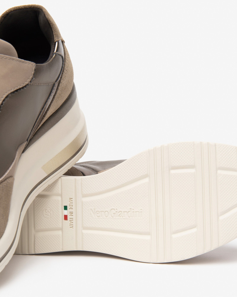 Nero Giardini sneakers donna in suede pelle e vernice beige I514130D501