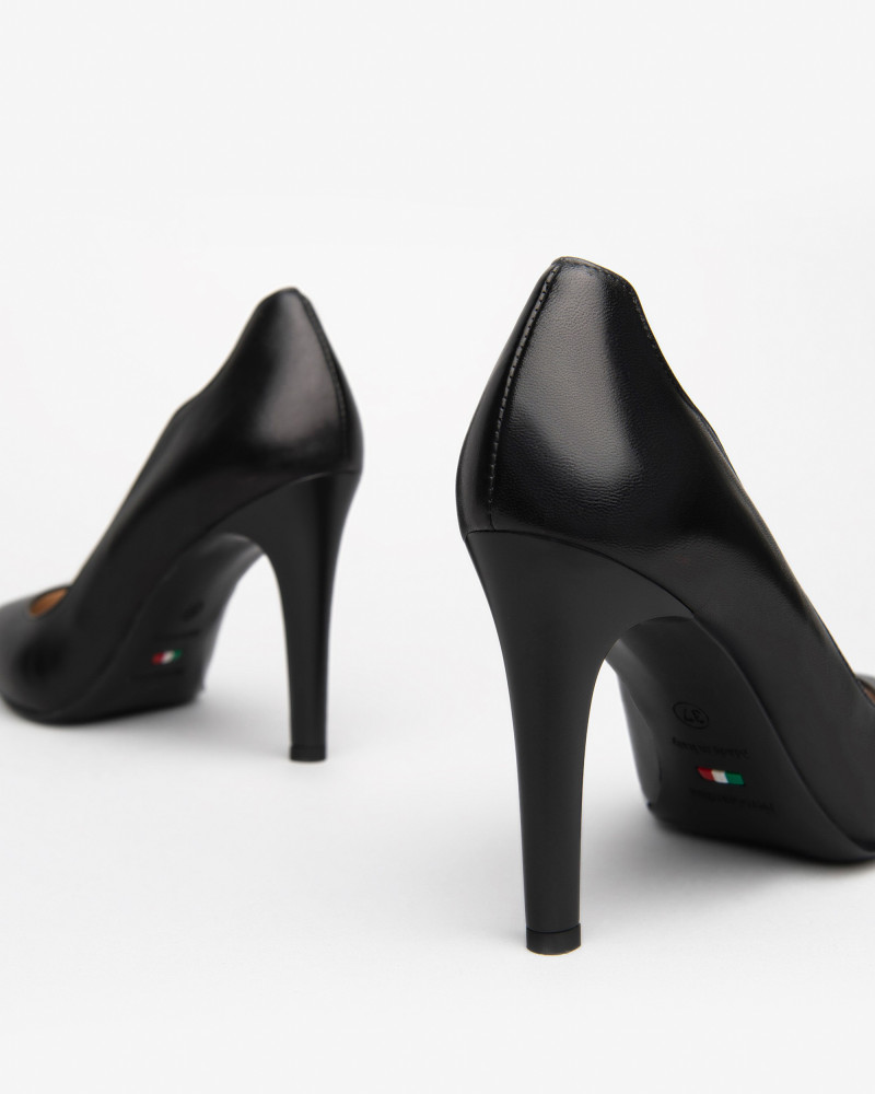 Nero Giardini décolleté in pelle nero E211070DE100