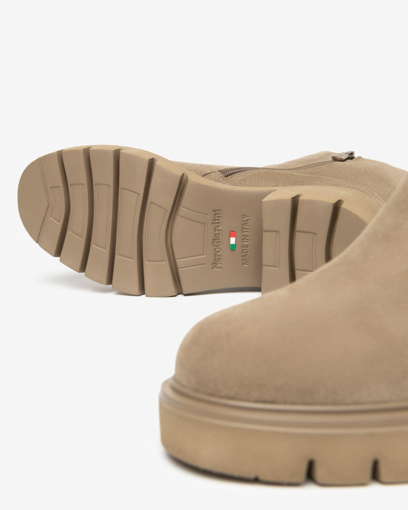 Nero Giardini stivaletti Chelsea scamosciato col. argilla I514816D501