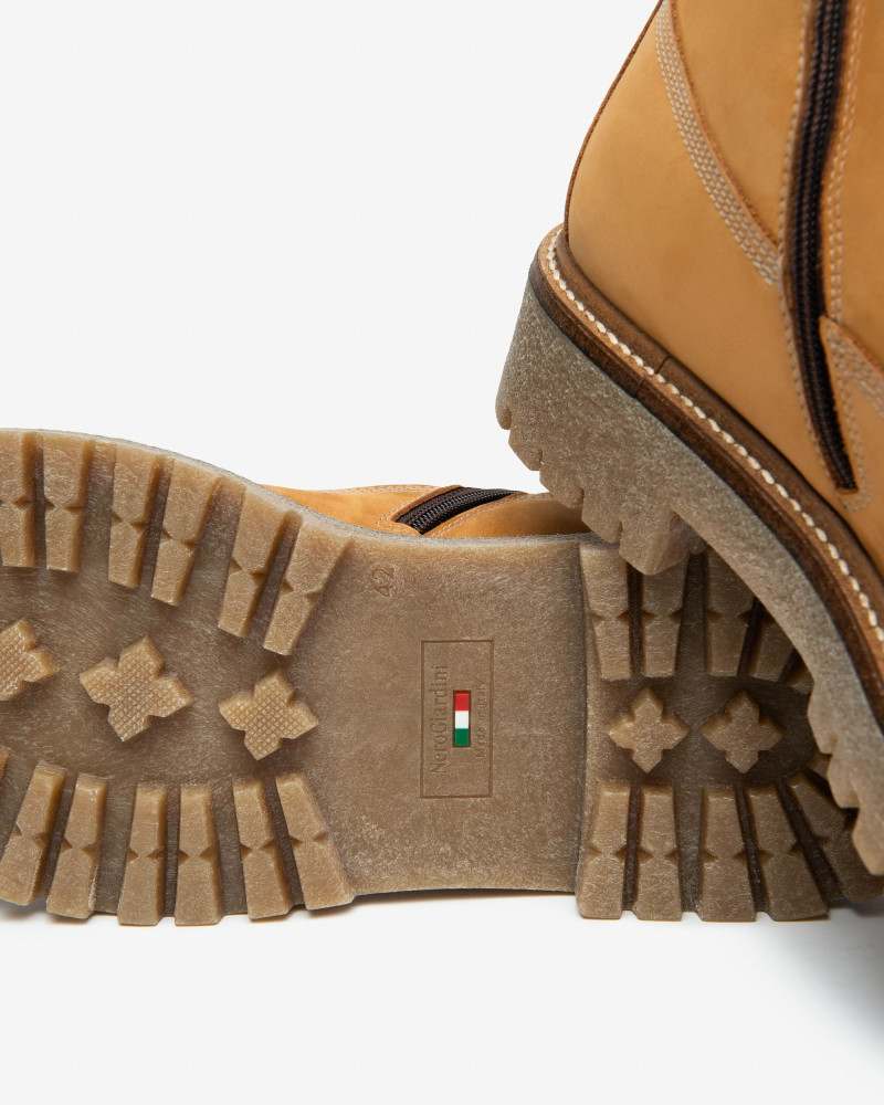 Nero Giardini anfibi uomo in nabuk col. grano I501030U612