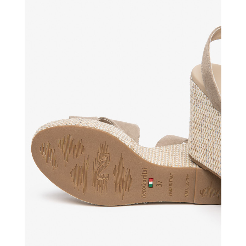 Nero Giardini sandali donna in camoscio col creta E616020D451