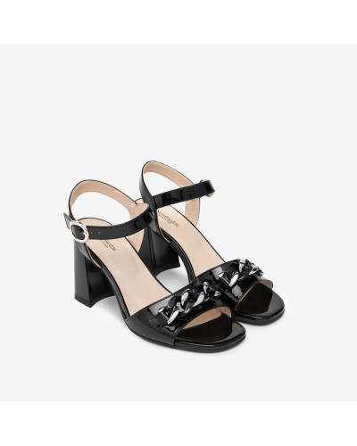 Nero Giardini sandalo in vernice nero con catena
