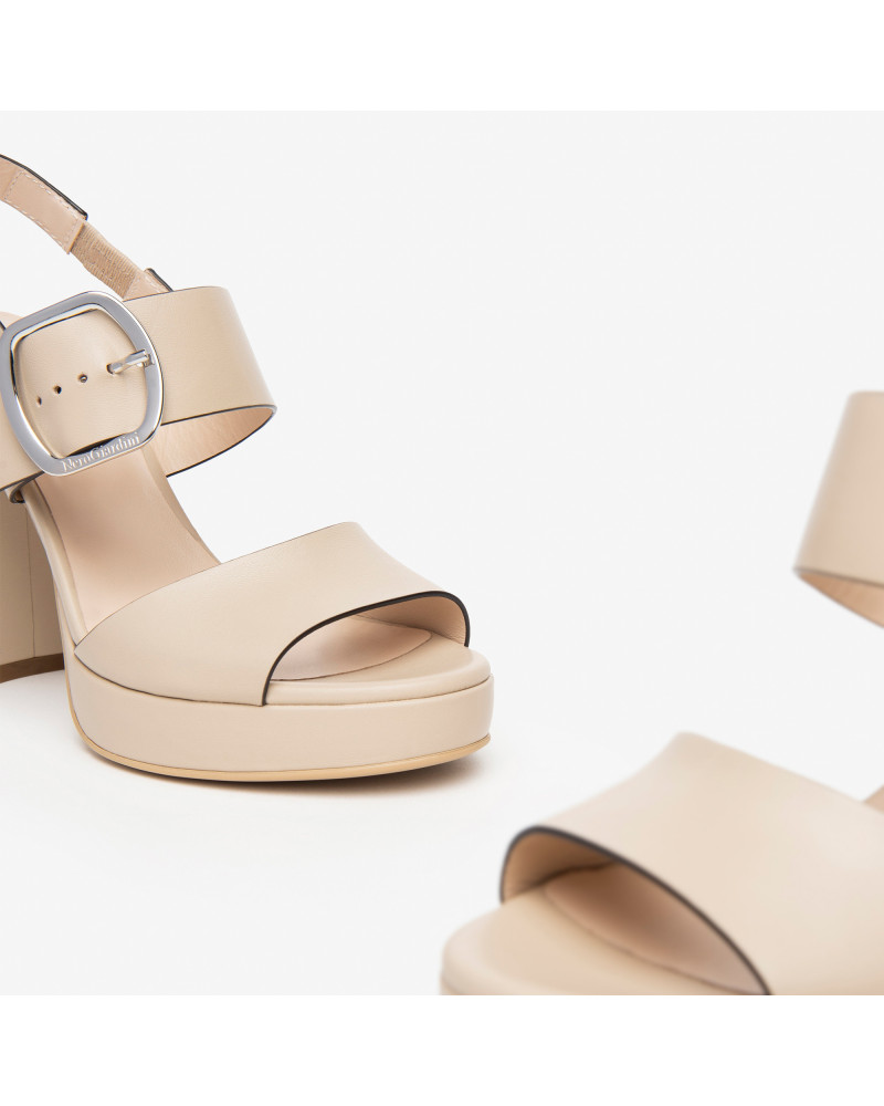 Nero Giardini sandalo col.lino con plateau E410360D453