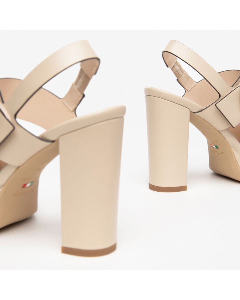 Nero Giardini sandalo col.lino con plateau E410360D453