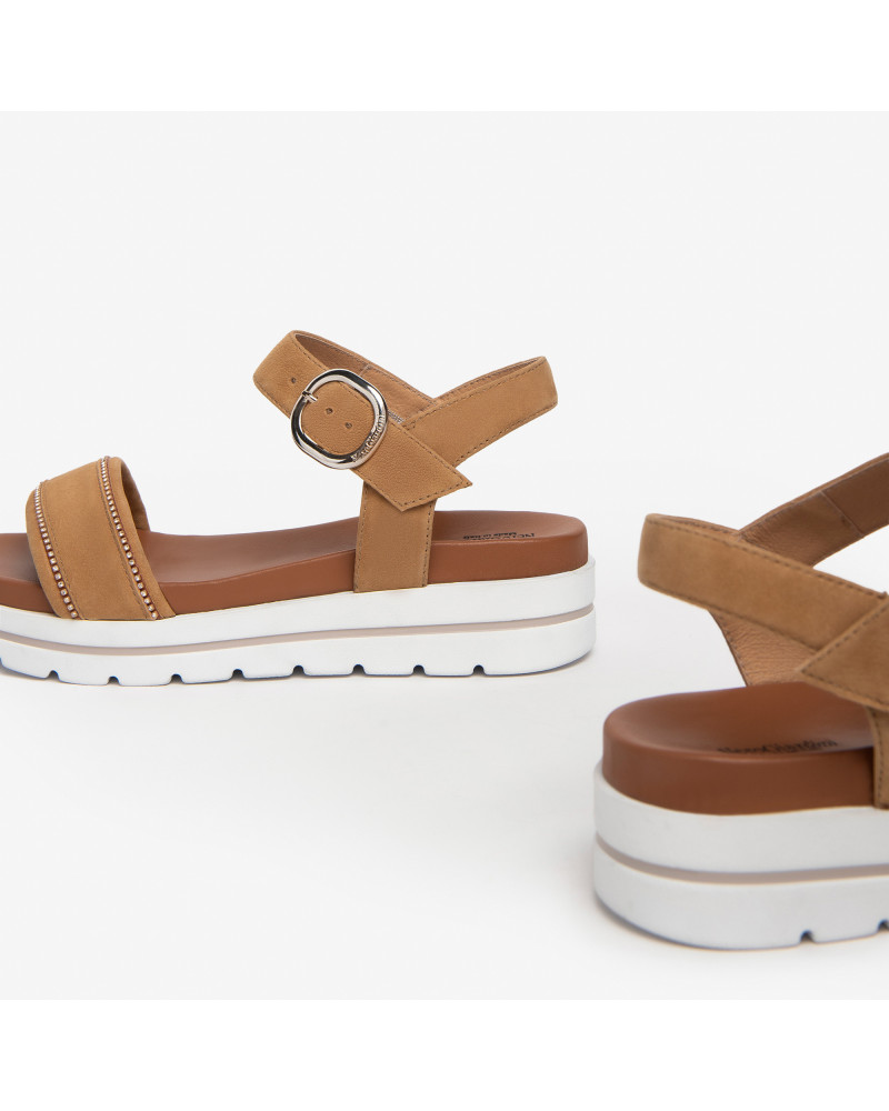 Nero Giardini sandalo platform con borchiette E307813D340