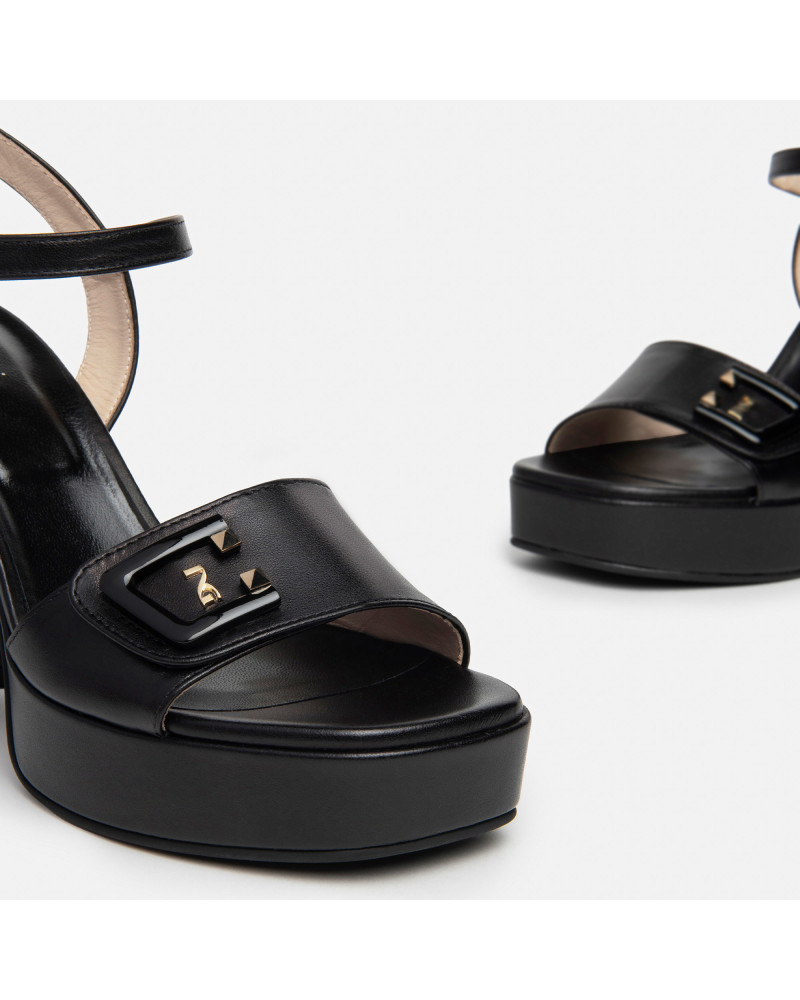 Nero Giardini sandalo nero con plateau E410200D100