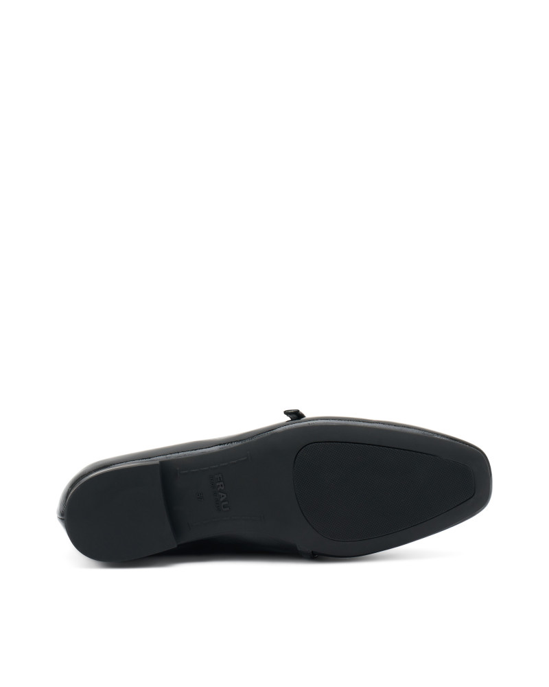 Frau ballerina in vernice con cinturino nero 91J0